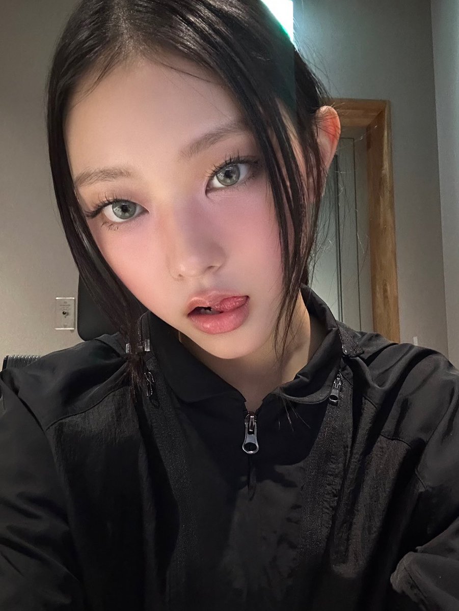 💭🖤💭 💕🐱💕 💭🖤💭 #HAERIN #해린 #ヘリン