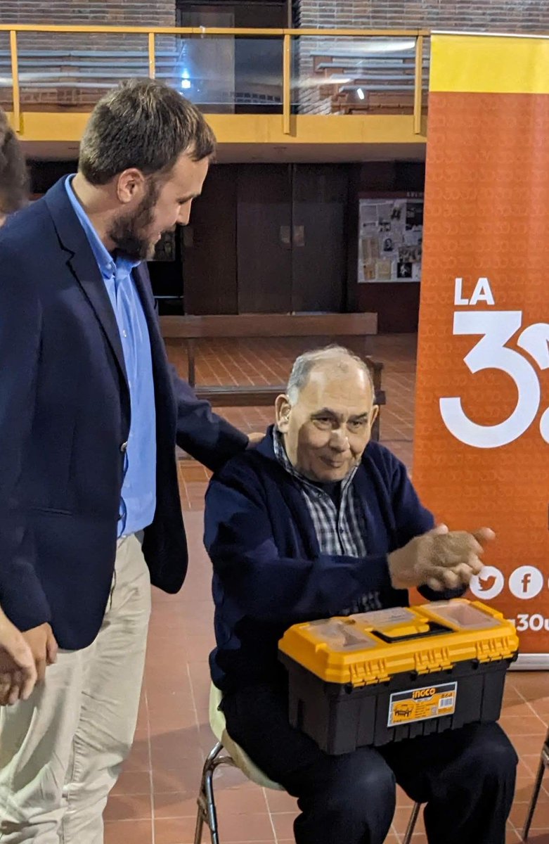 Mí más sentido pésame por el fallecimiento de nuestro queridísimo amigo y correligionario Sergio Raúl Santana. Defendió nuestra Casa aún en los momentos más oscuros de nuestra República, con decisión y entrega por la causa Batllista. Mí fraterno abrazo a sus familiares y a todos