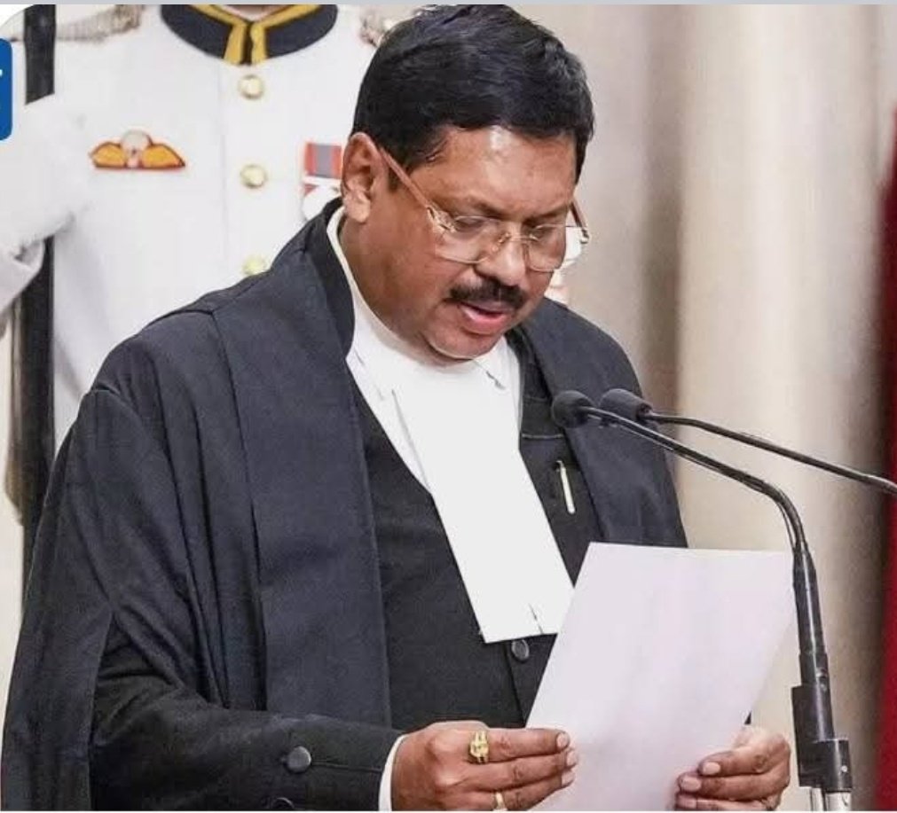 SanjayShende14's tweet photo. Very proud moment for Amravati &amp; Maharashtra!
Heartiest congratulations to Hon Justice Bhushan Gavai sir on being sworn in as the Chief Justice of the Supreme Court of India. Wishing you luck for the journey ahead.
#Maharashtra #SupremeCourt #JusticeBRGavai https://t.co/OHhkIyz7Rk