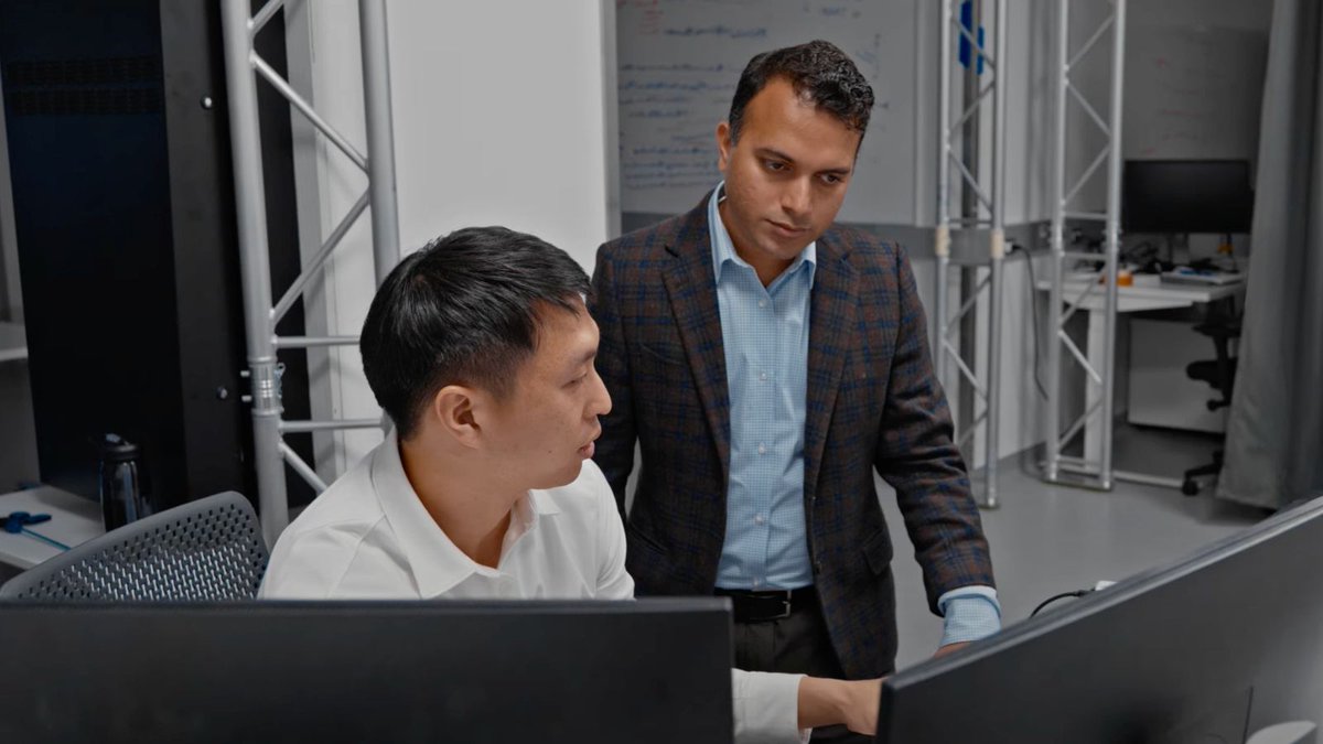 Rice Computer Science (@ricecompsci) on Twitter photo Rice CS researchers have developed a first-of-its-kind AI Coach, Socratic, that analyzes team interactions & offers real-time collaboration tips to improve human teamwork. <a href="/VaibhavUnhelkar/">Vaibhav Unhelkar</a> & his PhD student Sangwon Seo will present Socratic at #AAMAS2025. bit.ly/3SzPXlT Rice CS researchers have developed a first-of-its-kind AI Coach, Socratic, that analyzes team interactions & offers real-time collaboration tips to improve human teamwork. <a href="/VaibhavUnhelkar/">Vaibhav Unhelkar</a> & his PhD student Sangwon Seo will present Socratic at #AAMAS2025. bit.ly/3SzPXlT