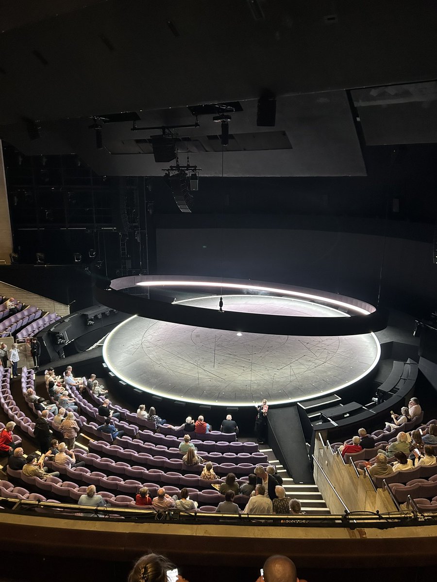 Saw <a href="/DearEnglandPlay/">Dear England</a> today (at last you might say). Wow, it’s sublime! 

Thank you so much for the tip <a href="/deldridgewriter/">David Eldridge 💙</a> 😉🤝✍️

If you’ve not had a chance, please catch it at <a href="/NationalTheatre/">National Theatre</a> or on tour ❤️⚽️

HUGE congrats to EVERYONE who made it a modern masterpiece 🎭