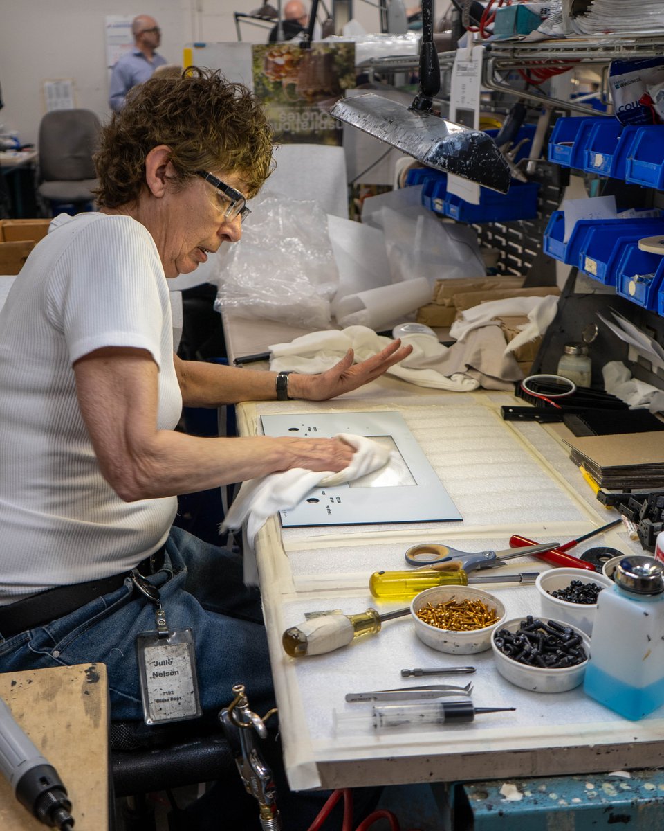 ✨During LMC’s visit to McIntosh Laboratories, we had the privilege of witnessing firsthand the meticulous craftsmanship that goes into every McIntosh product. It was incredible to see these iconic components being handcrafted by such dedicated and passionate artisans.