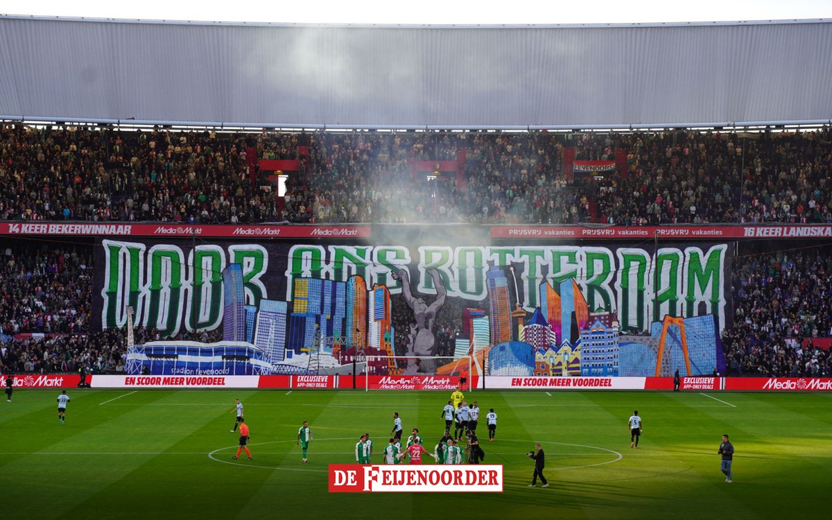 𝐎𝐏𝐃𝐀𝐓 𝐖𝐈𝐉 𝐍𝐈𝐄𝐓 𝐕𝐄𝐑𝐆𝐄𝐓𝐄𝐍 ❤️
#14mei #bombardement #feyenoord #herdenking #VoorOnsRotterdam

📸 Debbie Kouwenhoven