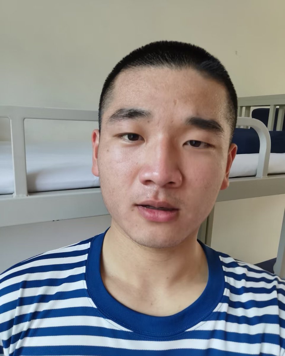 曾经我也是当过兵的，退役后当了一年的消防员，后来感觉工资低，只好当个打工仔了！#给我介绍个男朋友好吗？#每天都要自己射好几次，#附近又约不到人