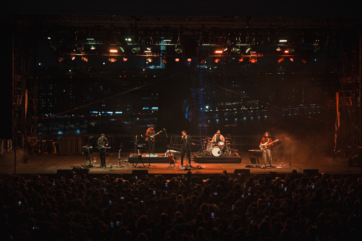 RooftopatPier17's tweet image. Who else is still buzzing from an epic night in NYC with Peter Cat Recording Co. !? 🎶🌃✨