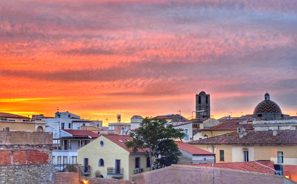 Marellagiov's tweet image. Tavolozza olbiese. #marellagiovannelli #chiesadisanpaolo #throughthewindow #olbia #sardegna