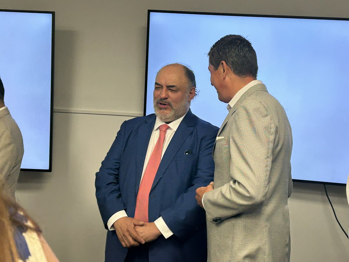 Una jornada muy alentadora en #SanMiguelAllende pues asistimos al foro convocado por <a href="/CorpSenoroMX/">Corporativo Senoro</a> con la presencia de Cámara de Comercio de Brasil 🇧🇷

En representación de la <a href="/SE_mx/">Economía México</a> pudimos compartir lo sencillo que es obtener el reconocimiento #HechoEnMéxico y sus beneficios.