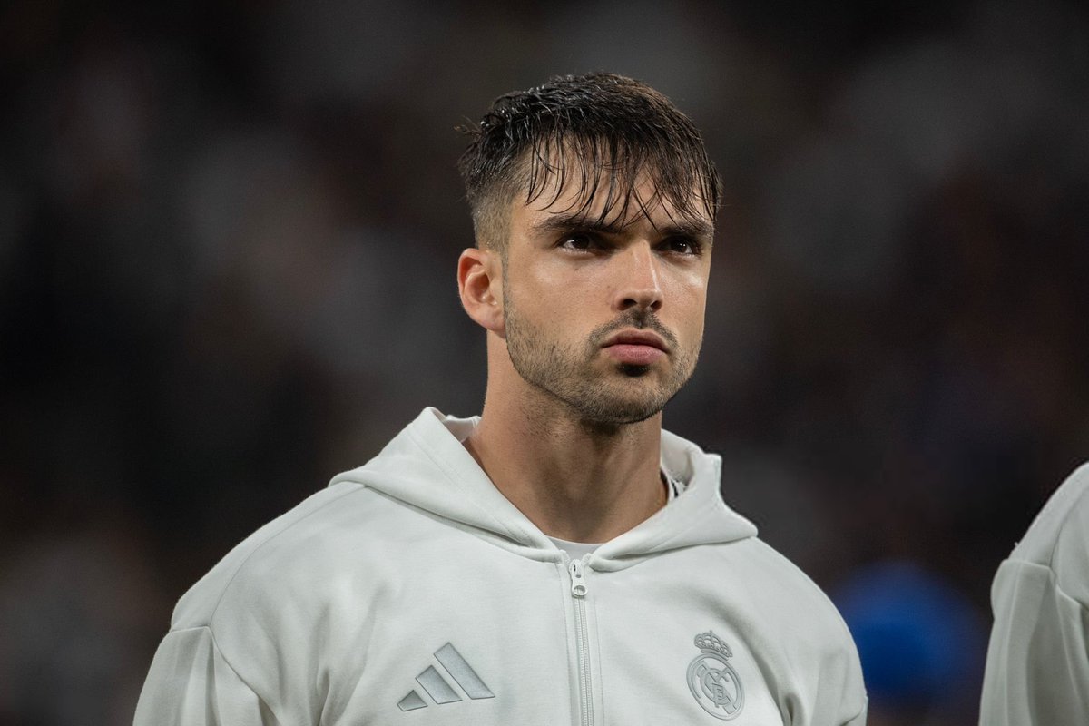 lnstantFoot's tweet photo. 🚨𝗢𝗙𝗙𝗜𝗖𝗜𝗘𝗟 ! 𝗥𝗔𝗨𝗟 𝗔𝗦𝗘𝗡𝗖𝗜𝗢 𝗘𝗦𝗧 𝗣𝗢𝗨𝗥𝗦𝗨𝗜𝗩𝗜 𝗣𝗢𝗨𝗥 𝗔𝗩𝗢𝗜𝗥 𝗗𝗜𝗙𝗙𝗨𝗦𝗘́ 𝗗𝗘𝗦 𝗜𝗠𝗔𝗚𝗘𝗦 𝗦𝗘𝗫𝗨𝗘𝗟𝗟𝗘𝗦 𝗗𝗘 𝗗𝗘𝗨𝗫 𝗙𝗘𝗠𝗠𝗘𝗦 𝗗𝗢𝗡𝗧 𝗨𝗡𝗘 𝗠𝗜𝗡𝗘𝗨𝗥𝗘. ⚖️

Le juge clôt l'enquête et ouvre une procédure orale contre le défenseur du Real Madrid ainsi que les trois autres accusés.