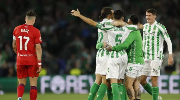 🟢El Real Betis, a punto de superar al Sevilla FC en el ranking de clubes la UEFA, lo que no ocurría desde 2004, hace más de veinte años

➡️ El Sevilla FC tiene actualmente 58.000 puntos y el Real Betis 52.250. 

🔴Los nervionenses comenzarán la próxima campaña con 39.000 (que no