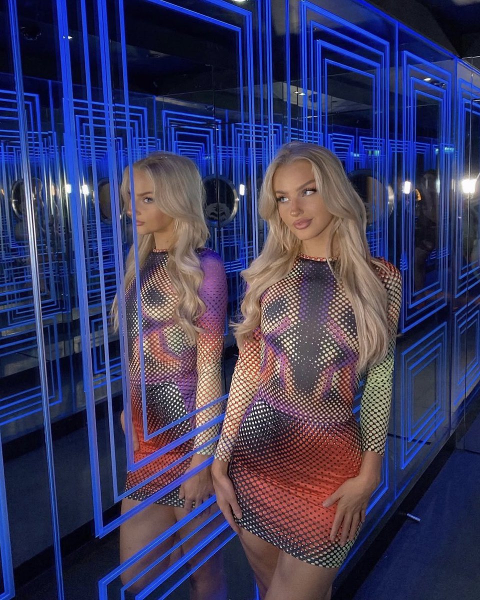 starlightslvr's tweet image. come with me to get beamed up to space🛸 #witcheswireless