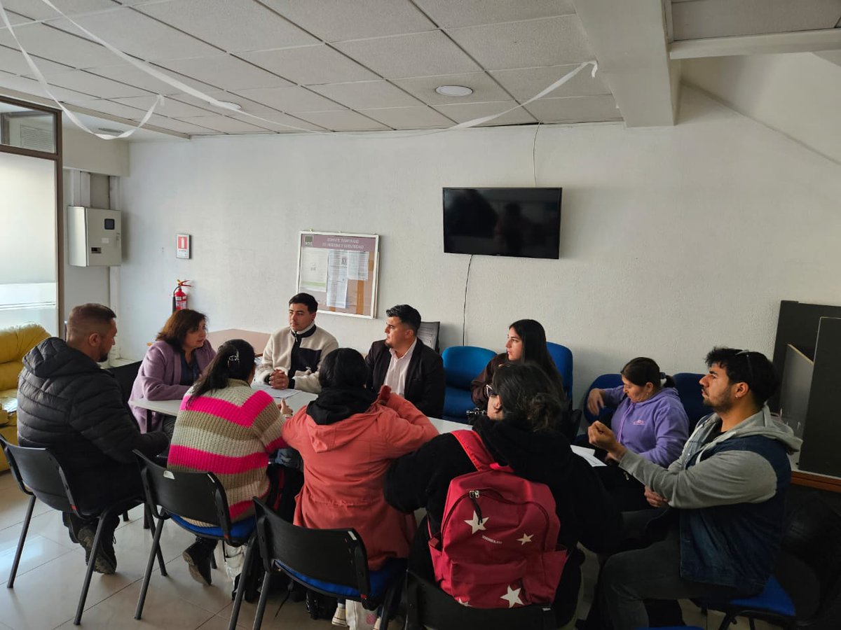 Realizamos la parte práctica del Taller de Accesibilidad universal, con estudiantes de Construcción del CFT PUCV, <a href="/cftpucv/">CFT PUCV</a> en dependencias de Fosis regional. Gracias Director <a href="/FOSIS_Valpo/">FOSIS Valparaíso</a>