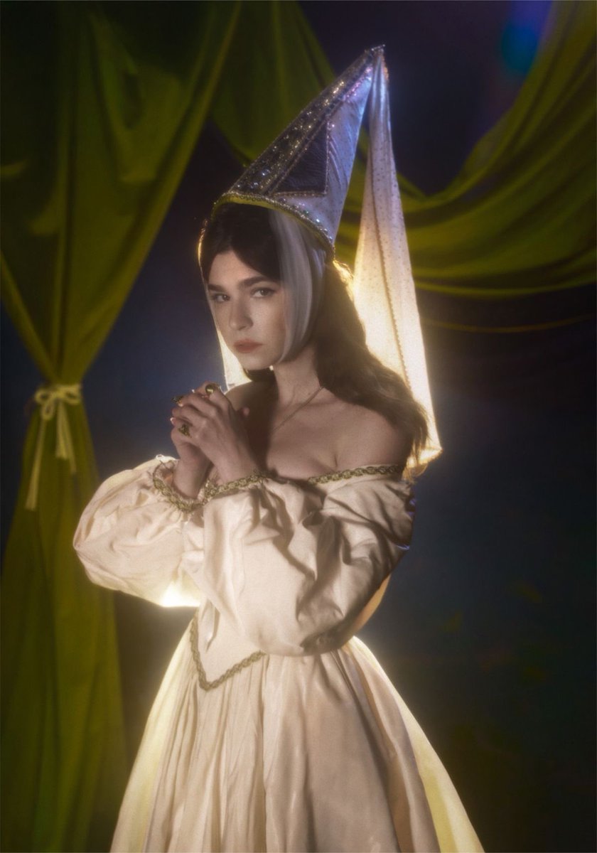 phcebeblack's tweet image. #witcheswirless