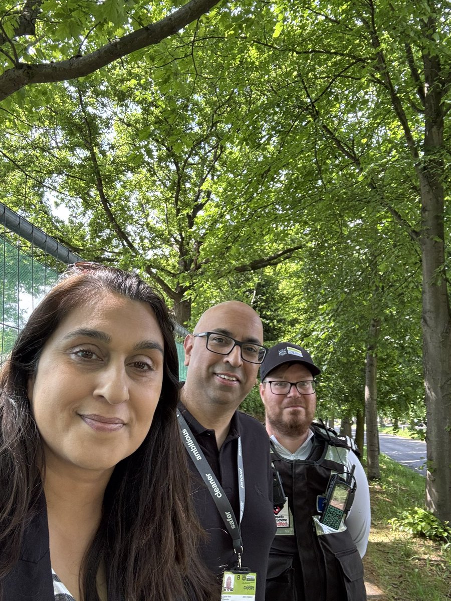 LabourWollatonW's tweet image. Wollaton West councillors were out today with our fantastic CPO
Team reporting issues in the area and speaking to residents.
We are always here to support.
Good to seek work on rebuilding the wall on the slip road along Wollaton Rd is underway. 🧱