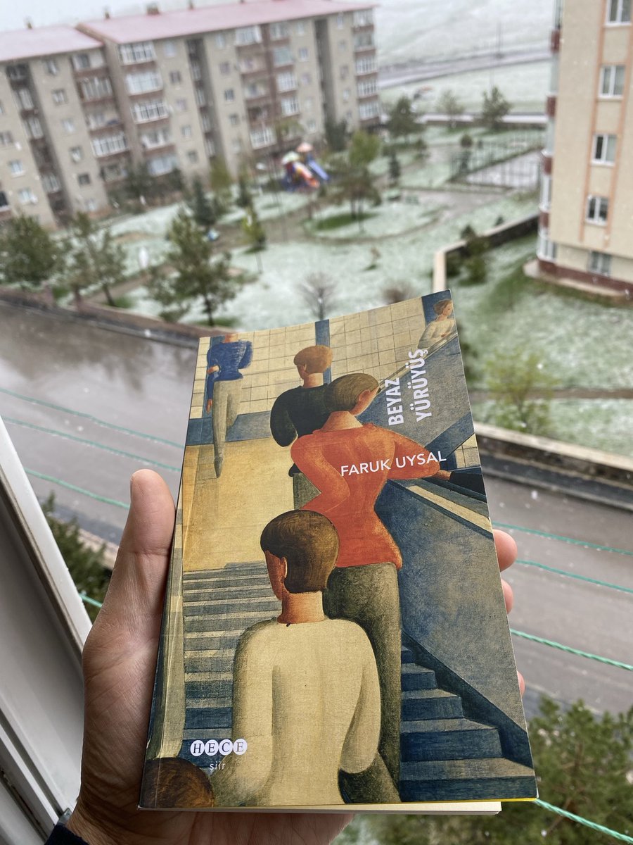 Bu yıl erken gelen kış mevsimine (:-) ) Değerli Faruk Uysal’ın “Beyaz Yürüyüş”ü eşlik ediyor: 
“bir ses bıçak gibi kesiyor yüzümü birden / gökyüzü beyaz mendilini çıkarıyor koynundan”. Şiirin her anımıza eşlik etmesi ne güzel! ⁦<a href="/fuysal56/">Faruk Uysal</a>⁩ Erzurum’dan selam ile…