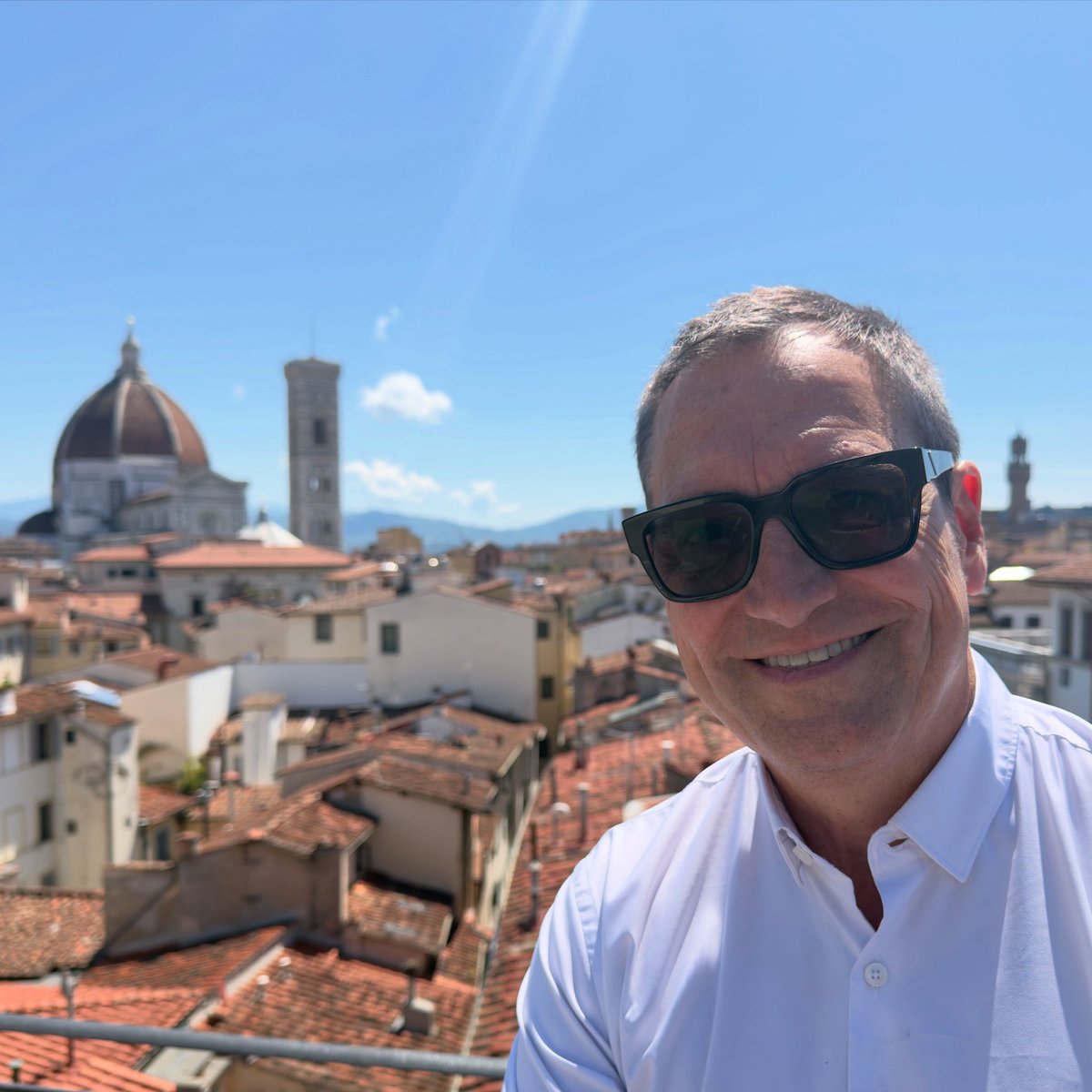 Habe mich, glaube ich, auf dem Weg nach Berlin verlaufen, werde aber morgen zur Sendung pünktlich da sein. Morgen ist schließlich wieder „Nuhr im Ersten“