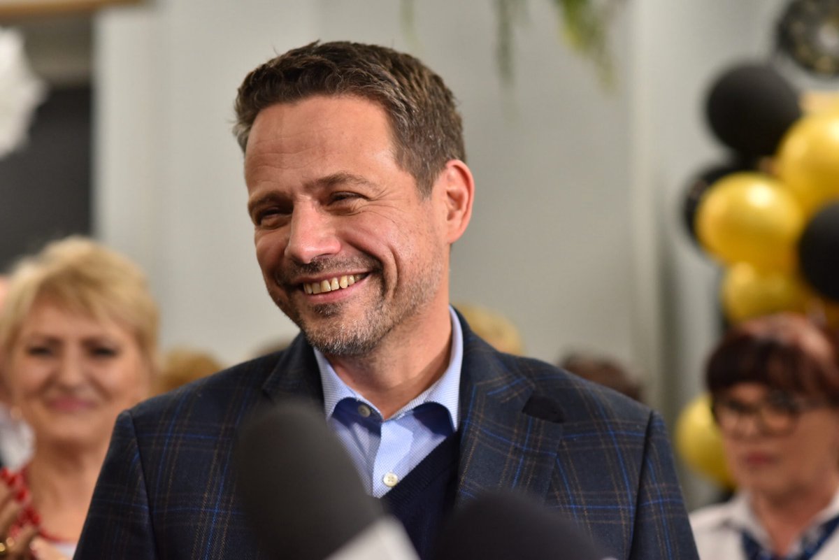 Łowca Androidów ✌️#Trzaskowski2025 #SnaW (@ciorka77) on Twitter photo „Głosowanie z bólem zęba i rozumem w dupie”
Powiedzmy to sobie szczerze - Rafał Trzaskowski <a href="/trzaskowski_/">Rafał Trzaskowski</a> nie jest dla wszystkich kandydatem marzeń. Nie piecze chleba na zakwasie, nie cytuje z pamięci Bułhakowa i nie spina Internetu kontrowersjami jak Mentzen po trzecim browarze. „Głosowanie z bólem zęba i rozumem w dupie”
Powiedzmy to sobie szczerze - Rafał Trzaskowski <a href="/trzaskowski_/">Rafał Trzaskowski</a> nie jest dla wszystkich kandydatem marzeń. Nie piecze chleba na zakwasie, nie cytuje z pamięci Bułhakowa i nie spina Internetu kontrowersjami jak Mentzen po trzecim browarze.