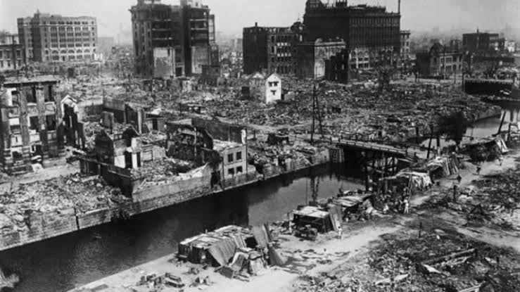 هل تعلم أن أقوى زلزال في التاريخ ضرب تشيلي عام 1960 بقوة 9.5 درجة 🌍  
- دمّر مدنًا بأكملها!  
- غيّر مسارات الأنهار!  
- حتى أنه أبعد الأرض عن الشمس قليلاً 😱  
لكن الأغرب أن بعض الزلازل تحدث بدون سبب واضح وتضرب نفس الموقع كل 100 سنة! #زلزال
#زلزال_مصر   
#اللهم_ادفع_عنا_البلاء