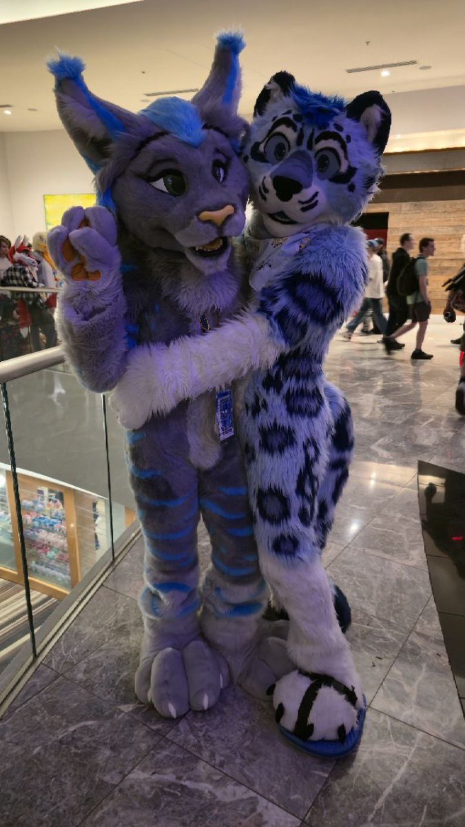 Meet a sweet Lynx on the last day of the con at FWA isn’t she adorable!! <a href="/SolviLynx/">Solvi</a>