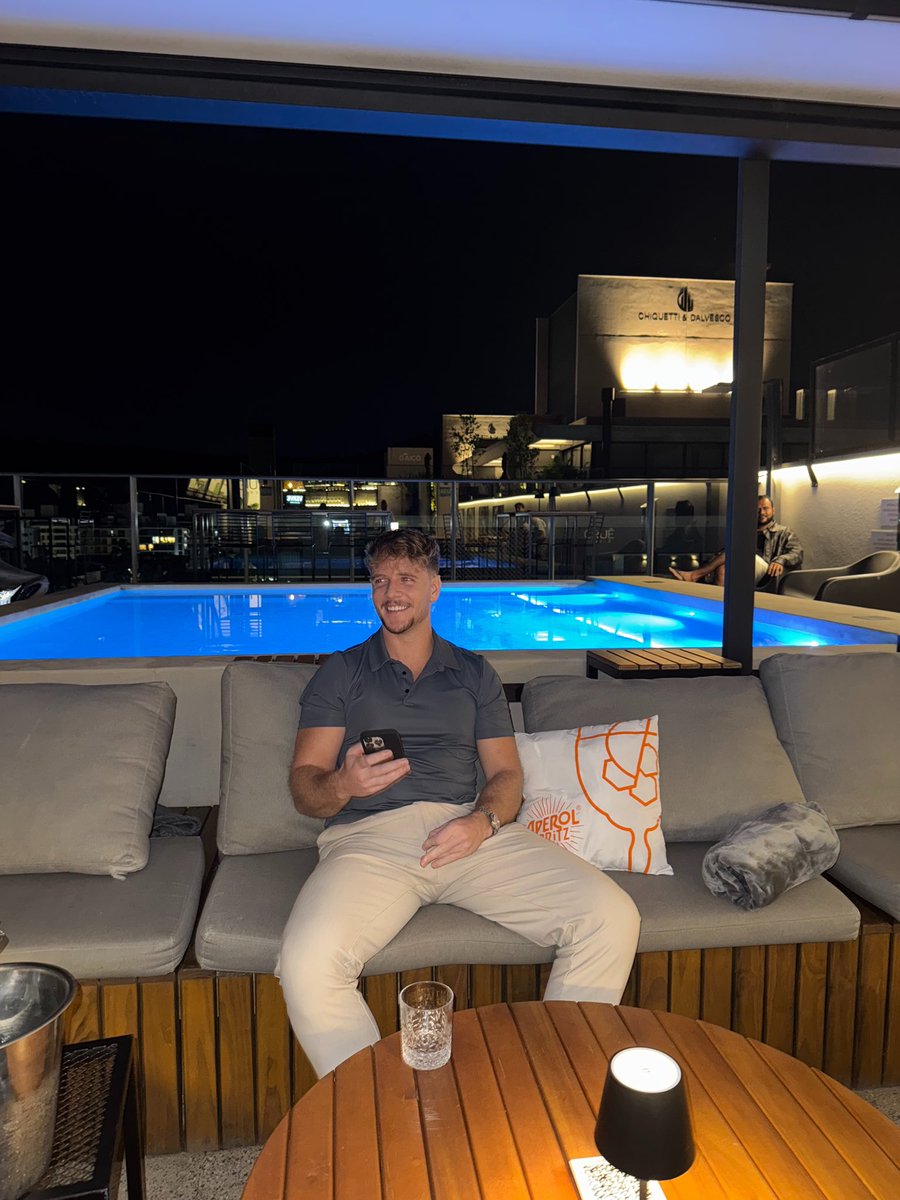 mr_alexlogan's tweet image. Got stopped by a Brazilian girl this morning
She asked me if I was a model
I've been feeling like a million bucks ever since
Is this how beautiful women feel like every day?
I can get used to this