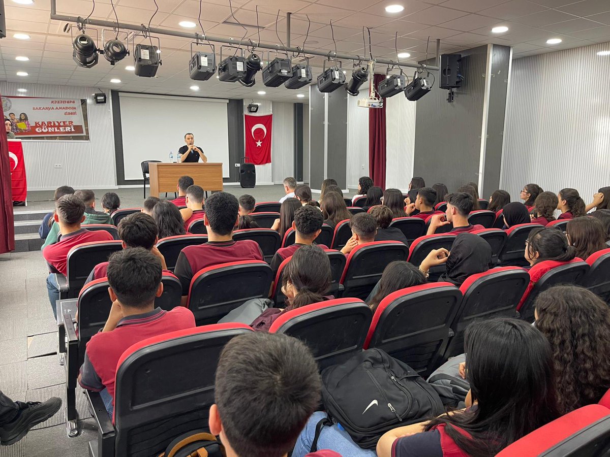 Okulumuz kariyer günleri kapsamında, 05.05.2025 tarihinde Dr.Alican KOÇHAN bizimleydi. Meslek hayatının güzelliklerini ve zorluklarını paylaşıp öğrencilerimizden gelen soruları cevapladı. Bu program için kendilerine teşekkür ederiz. 

#kariyergünleri