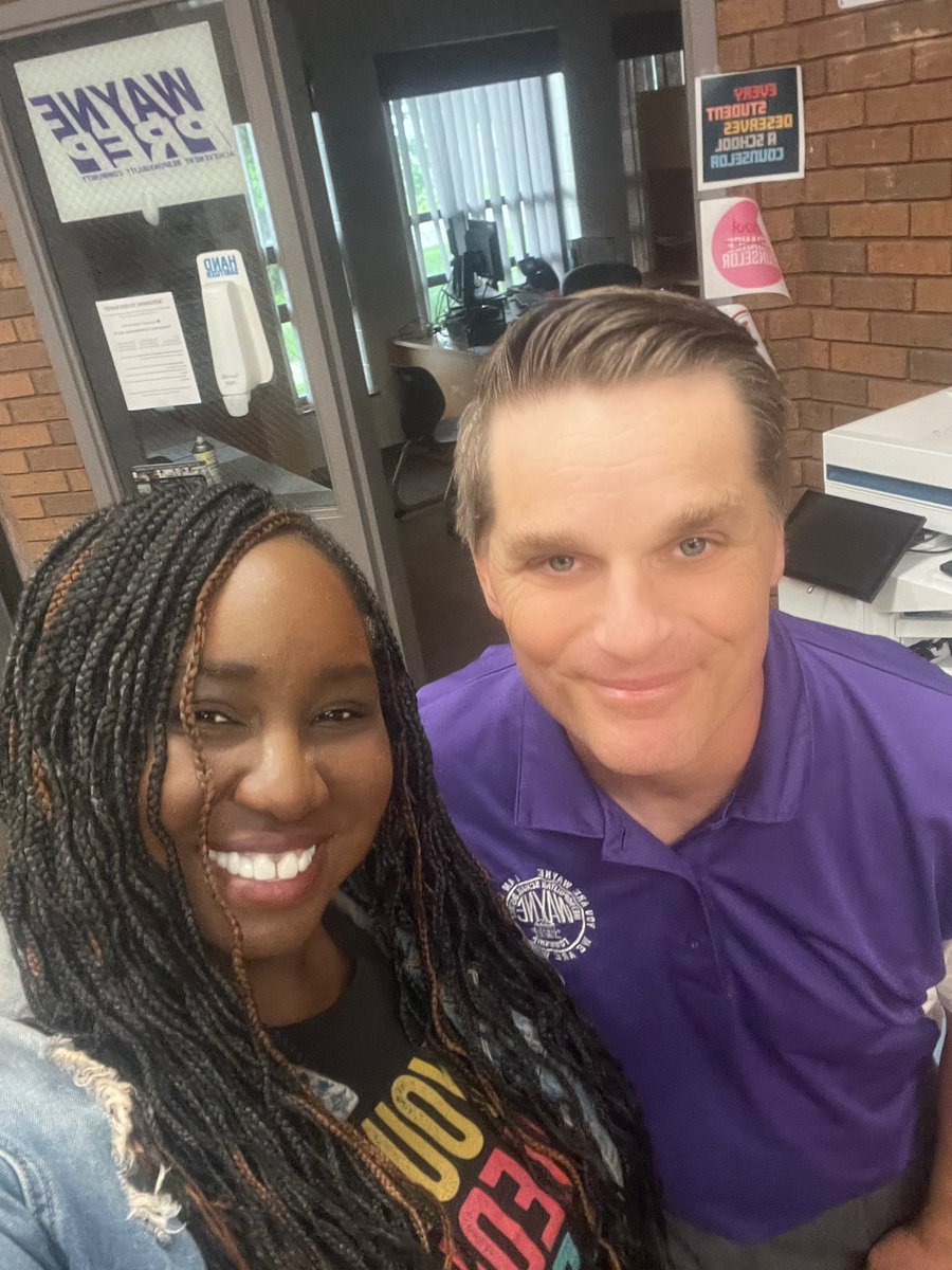 Making a difference at Wayne Prep! #SelfiesWithBob #wearewayne