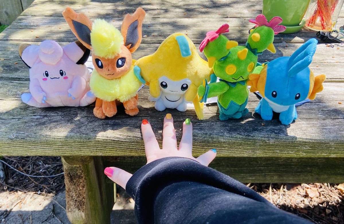 anni3magic's tweet image. spring finally feeling like spring yippee !! 🩷🧡💛💚💙✨