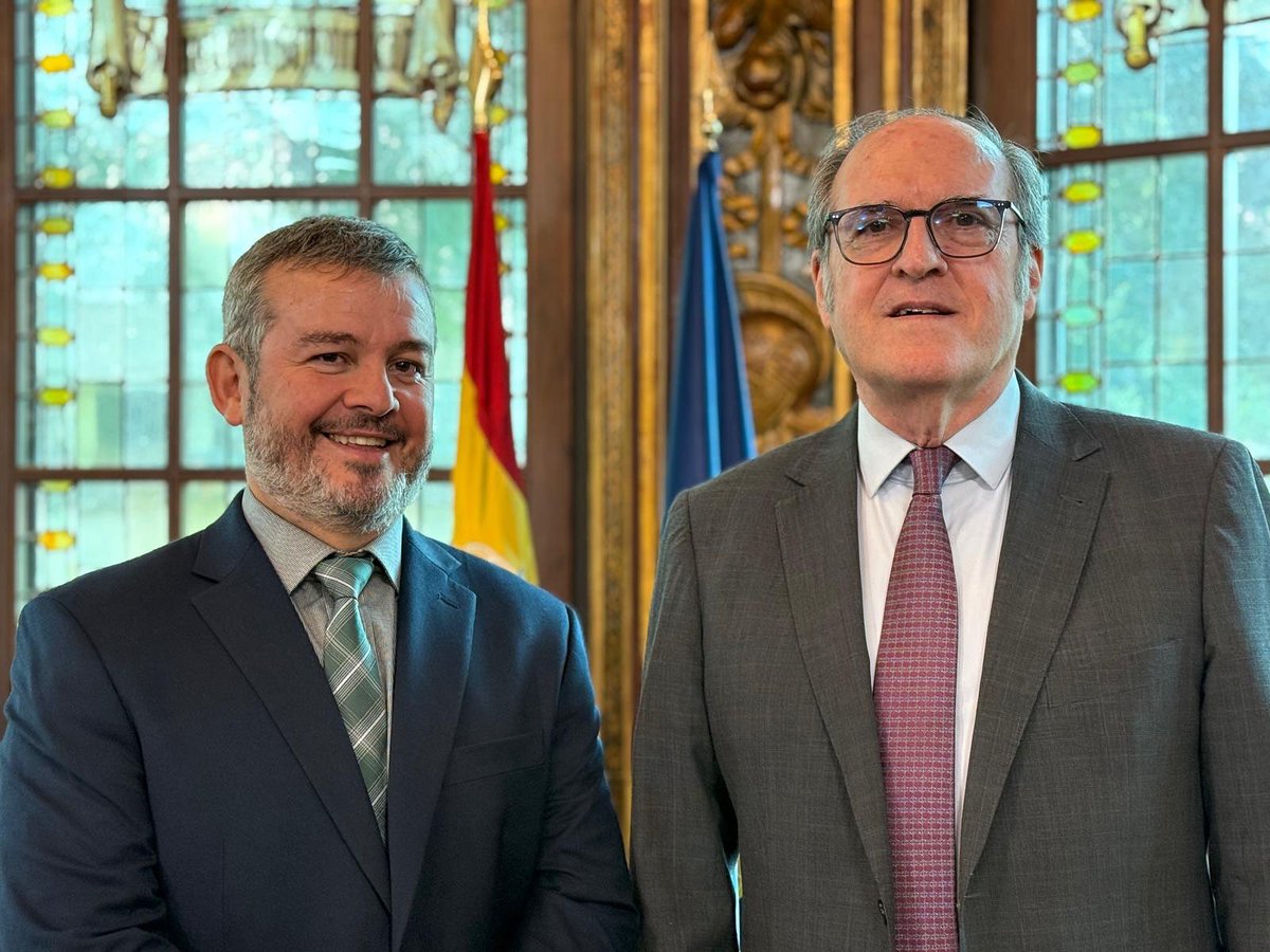 Excelente reunión 𝙘𝙤𝙣 𝘼́𝙣𝙜𝙚𝙡 𝙂𝙖𝙗𝙞𝙡𝙤𝙣𝙙𝙤, 𝘿𝙚𝙛𝙚𝙣𝙨𝙤𝙧 𝙙𝙚𝙡 𝙋𝙪𝙚𝙗𝙡𝙤 𝙙𝙚 🇪🇸 compartimos una 𝙘𝙤𝙣𝙫𝙚𝙧𝙨𝙖𝙘𝙞𝙤́𝙣 𝙛𝙧𝙪𝙘𝙩𝙞́𝙛𝙚𝙧𝙖 sobre  desafíos institucionales. 
Gracias por la 𝙘𝙖𝙡𝙞𝙙𝙚𝙯 𝙮 𝙙𝙞𝙨𝙥𝙤𝙣𝙞𝙗𝙞𝙡𝙞𝙙𝙖𝙙 de todo el equipo.