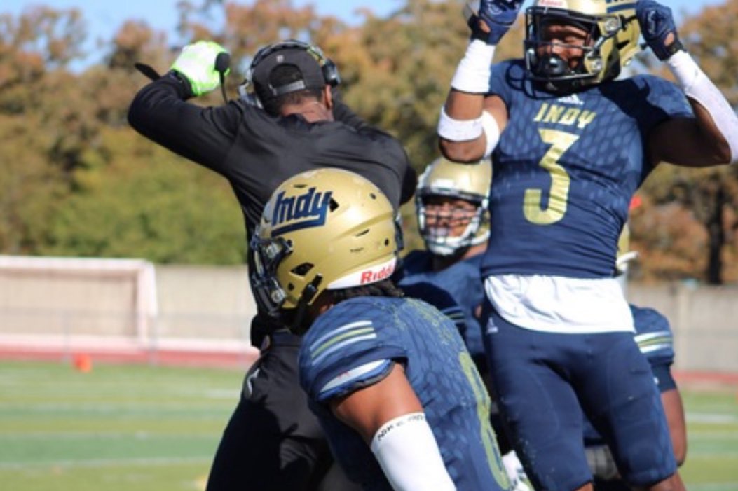 Devyn Davis (@devyndavis91) on Twitter photo after a conversation with <a href="/iamcoachMB/">Coach Marlon Barnett 🏴☠️</a> I’m blessed to say I have received my 6th offer to <a href="/DreamU_IndyFB/">Indy CC Football</a> !!
<a href="/coachjonholmes/">Jon Holmes</a> <a href="/BishopMiege_FB/">Bishop Miege Football 🏈</a> after a conversation with <a href="/iamcoachMB/">Coach Marlon Barnett 🏴☠️</a> I’m blessed to say I have received my 6th offer to <a href="/DreamU_IndyFB/">Indy CC Football</a> !!
<a href="/coachjonholmes/">Jon Holmes</a> <a href="/BishopMiege_FB/">Bishop Miege Football 🏈</a>