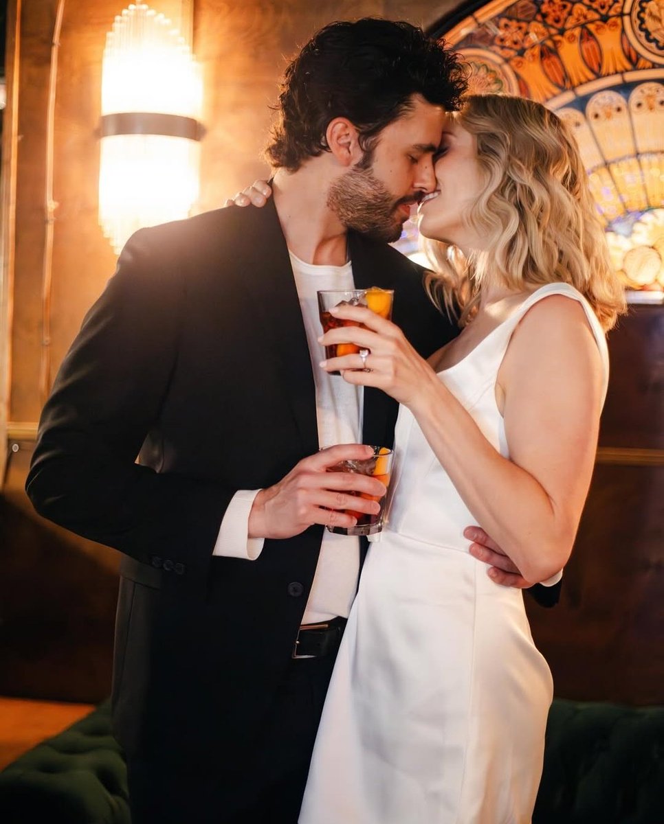 CandiceUpdate's tweet image. I had to come back to post this because:
1) She looks stunning.
2) I'm so happy and excited for her. 
3) It reminded me how much I used to love coming on here and share it all with you ❤️ I miss this, I miss you all.

💍 Candice is engaged to Steven Krueger.