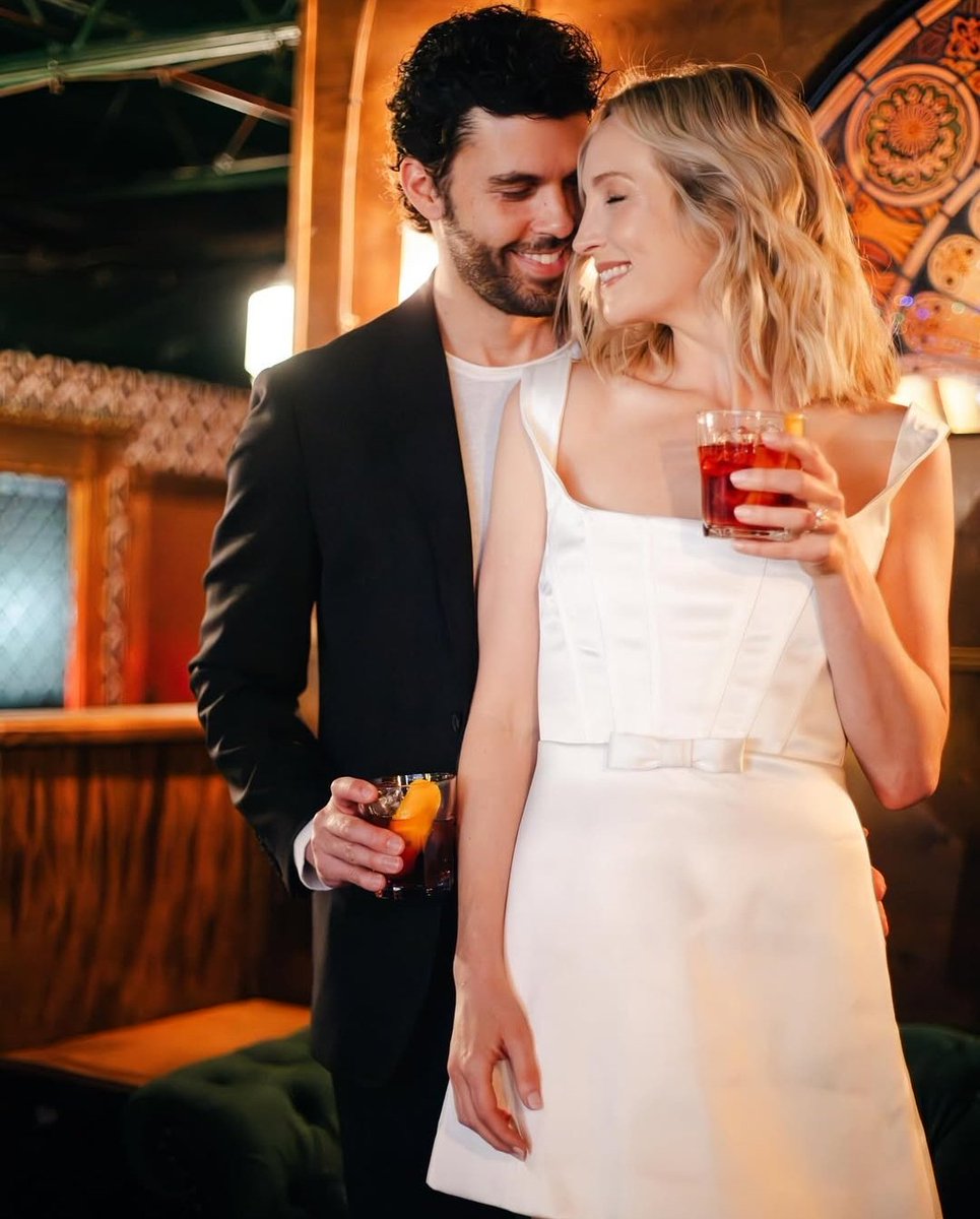 CandiceUpdate's tweet image. I had to come back to post this because:
1) She looks stunning.
2) I'm so happy and excited for her. 
3) It reminded me how much I used to love coming on here and share it all with you ❤️ I miss this, I miss you all.

💍 Candice is engaged to Steven Krueger.