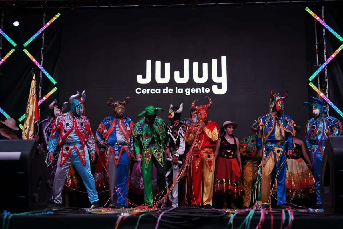 Inicio al Mes de la Patria con una noche de arte, historia y raíces en el Cabildo nubesmgzdigital.com.ar/index.php/2025… vía <a href="/MagazineNubes/">NUBES MAGAZINE</a> Magazine Digital de Argentina