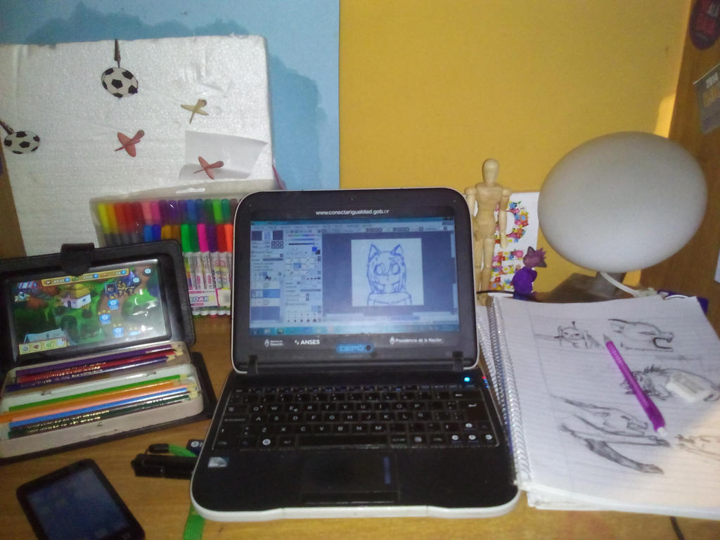 DrakUnnyVT's tweet photo. Abro Hilo:
Muestren sus Set Up Pro Gamer, no importa si es un teclado conectado a una patata, los veré en un directo 🩵
Les dejo el mío del 2017 https://t.co/77HzXsKPSs