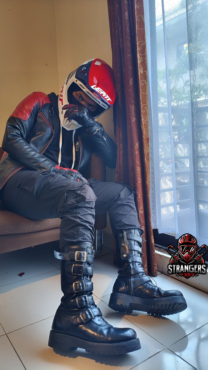 Just a boring photo session, but not as boring as a "studio" photo with a monotone colored background 🤭

📸 by <a href="/LazierMarch64/">LazierMarch64</a>