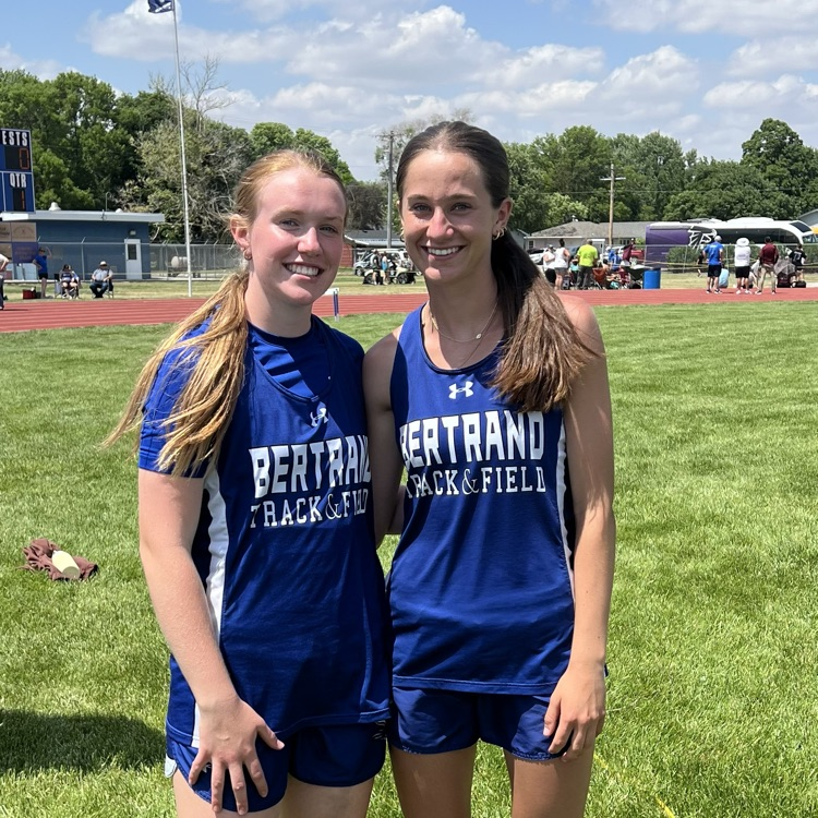 Girls pole vault qualifiers. Liv Philips with a PR of 9’2. Shelby Schoene with a vault of 9’8