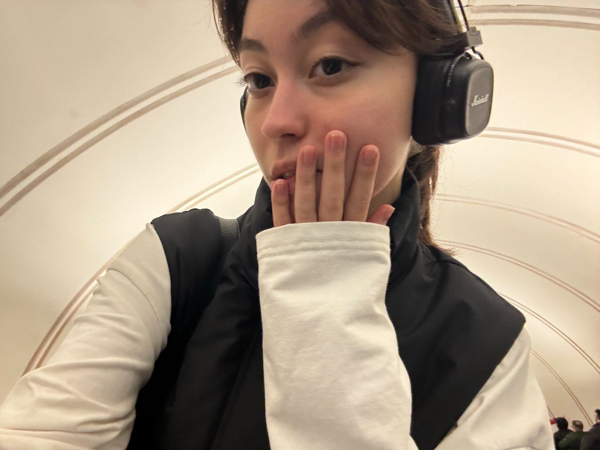 смотрю на дедлайны, которые сама себе наставила в разгар недели предпросмотров с нежеланием даже вставать бегать по утрам