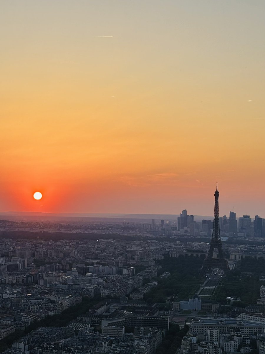 OMRcat's tweet image. #paris #sunset #eiffel tower a click ..