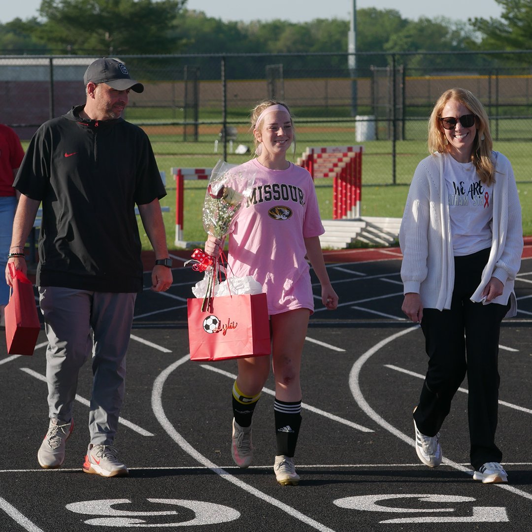 Ball-Chatham CUSD #5 (@ballchatham5) on Twitter photo πππ ππ’π«π₯π¬ ππ¨ππππ« πππ§π’π¨π« πππ² β½οΈ
The GHS girls soccer team celebrated its seniors following a 2-0 win over Williamsville last Friday.
The Titans begin postseason play next week on Tuesday, May 20 in the IHSA Class 2A Jerseyville Regional semifinals. πππ ππ’π«π₯π¬ ππ¨ππππ« πππ§π’π¨π« πππ² β½οΈ
The GHS girls soccer team celebrated its seniors following a 2-0 win over Williamsville last Friday.
The Titans begin postseason play next week on Tuesday, May 20 in the IHSA Class 2A Jerseyville Regional semifinals.