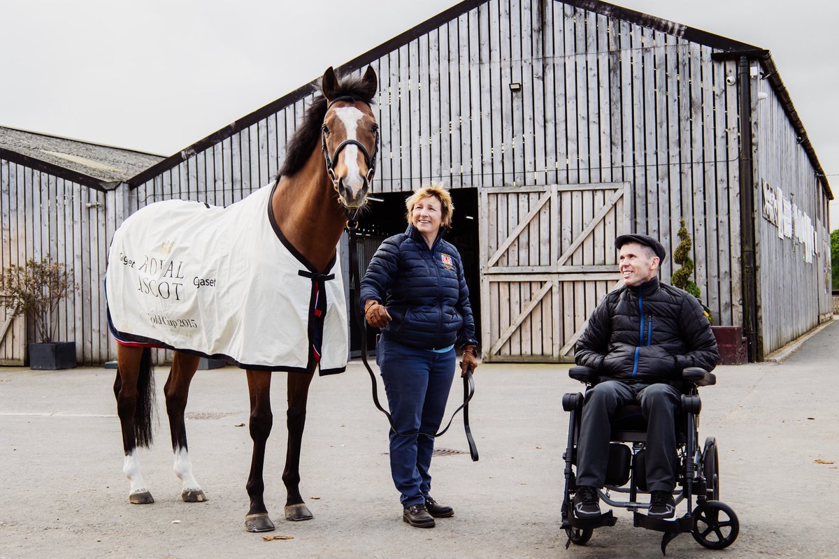 Some days at work are more rewarding than others. Graham Lee reunited with his 2015 Ascot Gold Cup winner Trip To Paris. ❤️