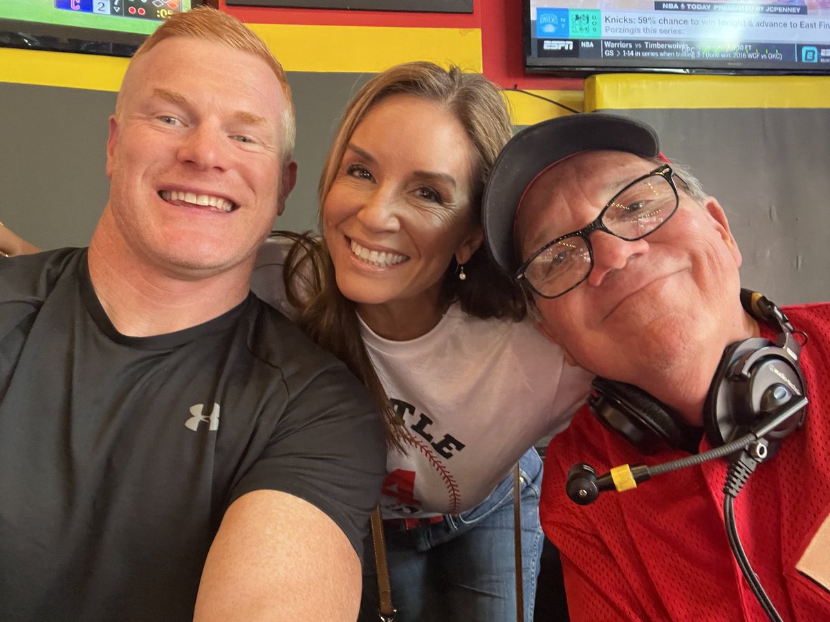 ROCKYBOIMAN50's tweet image. The big dawgs come out to join us for #PeteRoseNight…the great ⁦@TanyaORourke⁩ 👍🏻👍🏻👍🏻