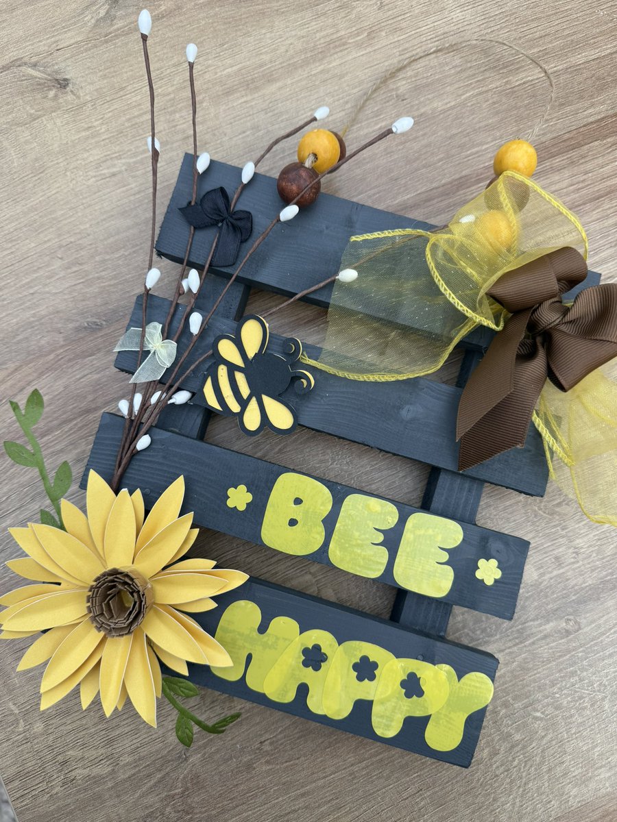 At school, I recall loving the odd ‘woodwork’ lesson I had. I was ‘not allowed’ by my school to take this subject or Art but creativity is in my DNA. 

No studying today, instead I sawed, drilled, painted &amp; created this👇 which I am going to recreate with my craft community