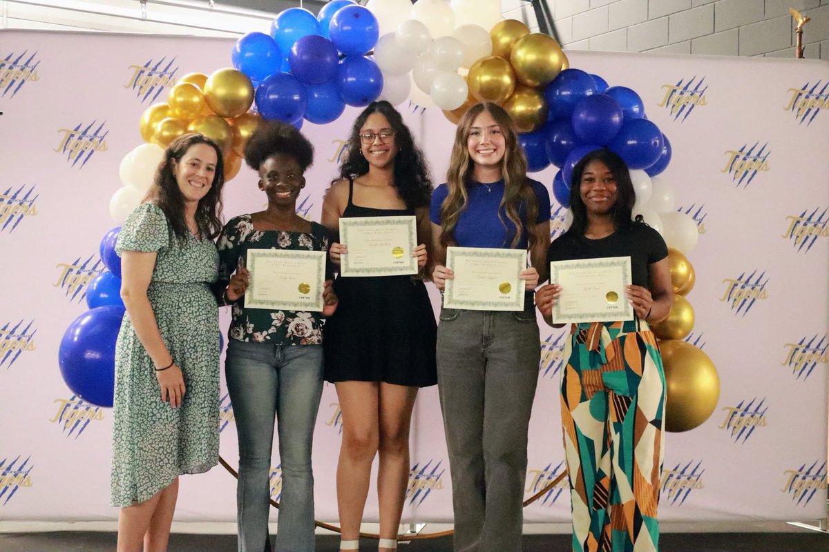 2025 Newcomer of the Year for volleyball and basketball. Thankful for my coaches and teammates.