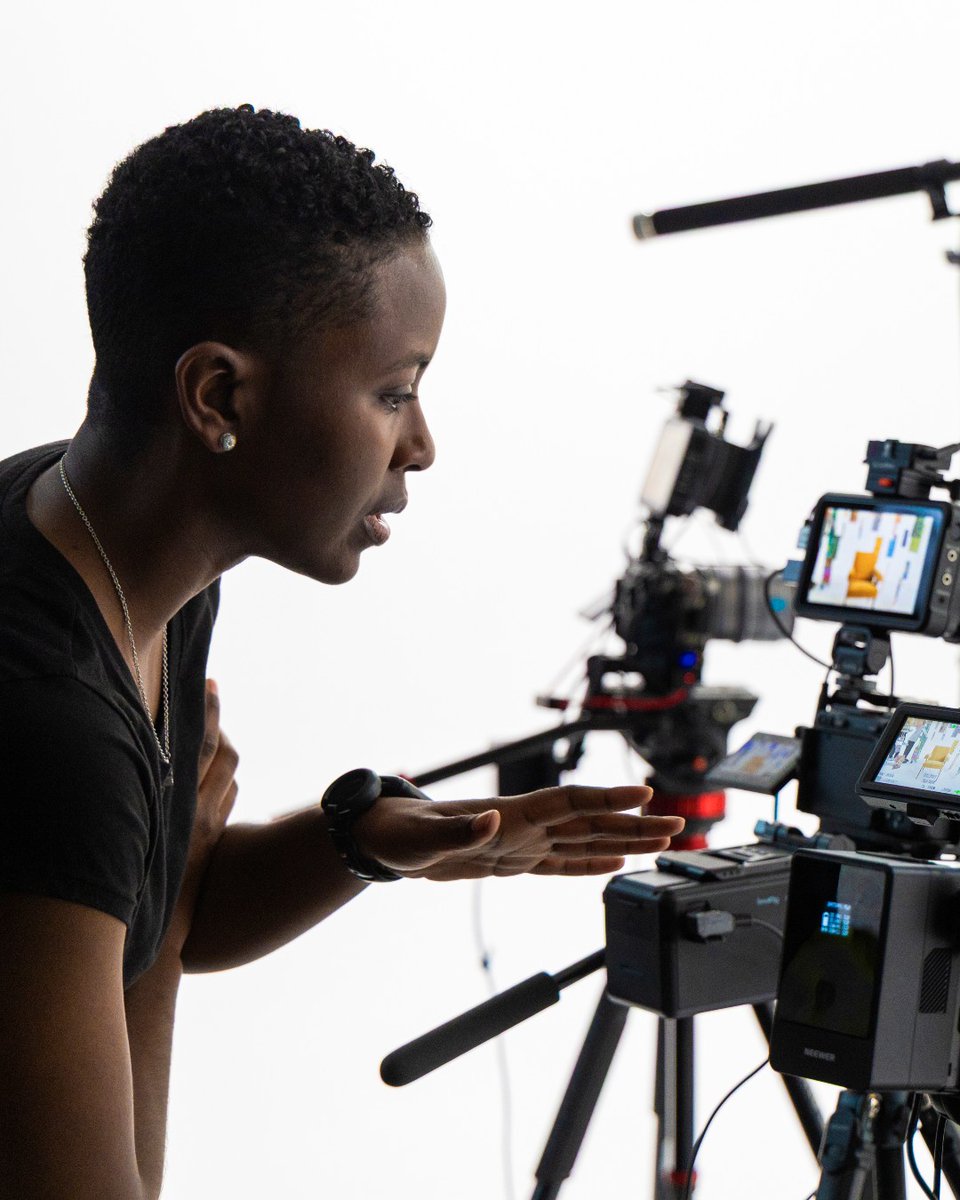 TargetMktng's tweet image. Behind the scenes with #TMDAuthor Elena Agostinis Patterson. Her fearless use of color and design came to life during our latest shoot for Five Houses on the Wild Side, captured by Christine Shaw. Stay tuned for the visual journey! #TMDInAction #SetDesign #OnSet