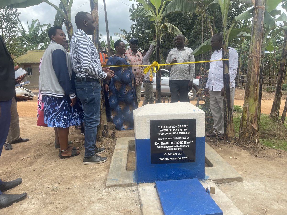 Nyakikongoro_R's tweet image. Today we commissioned 4 water projects in katooma, Bwewundo kaju, Bigona and Kyeibanga. We thank Govt of Uganda for funding these projects. This is timely for our community to access clean water.