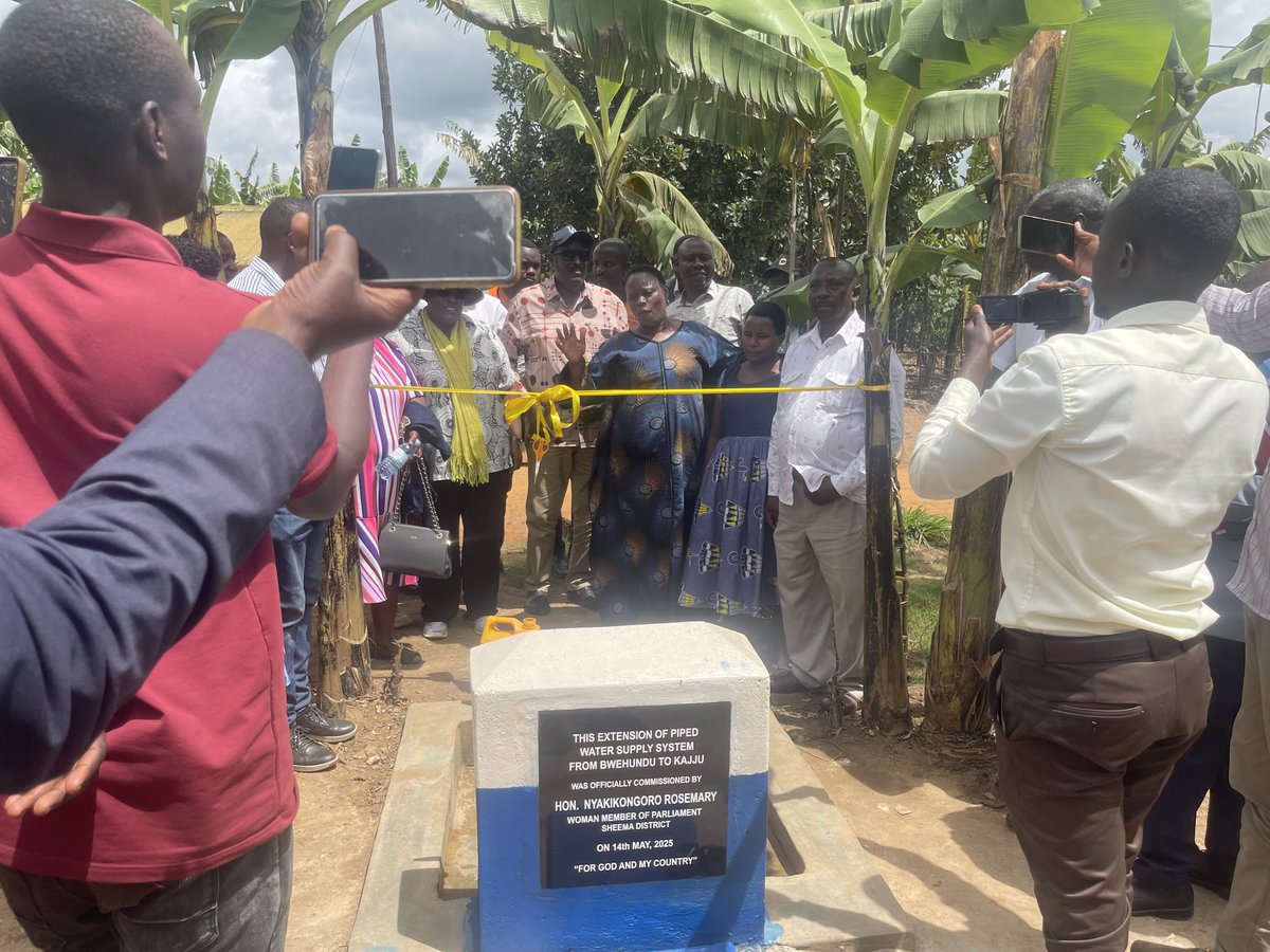 Nyakikongoro_R's tweet image. Today we commissioned 4 water projects in katooma, Bwewundo kaju, Bigona and Kyeibanga. We thank Govt of Uganda for funding these projects. This is timely for our community to access clean water.