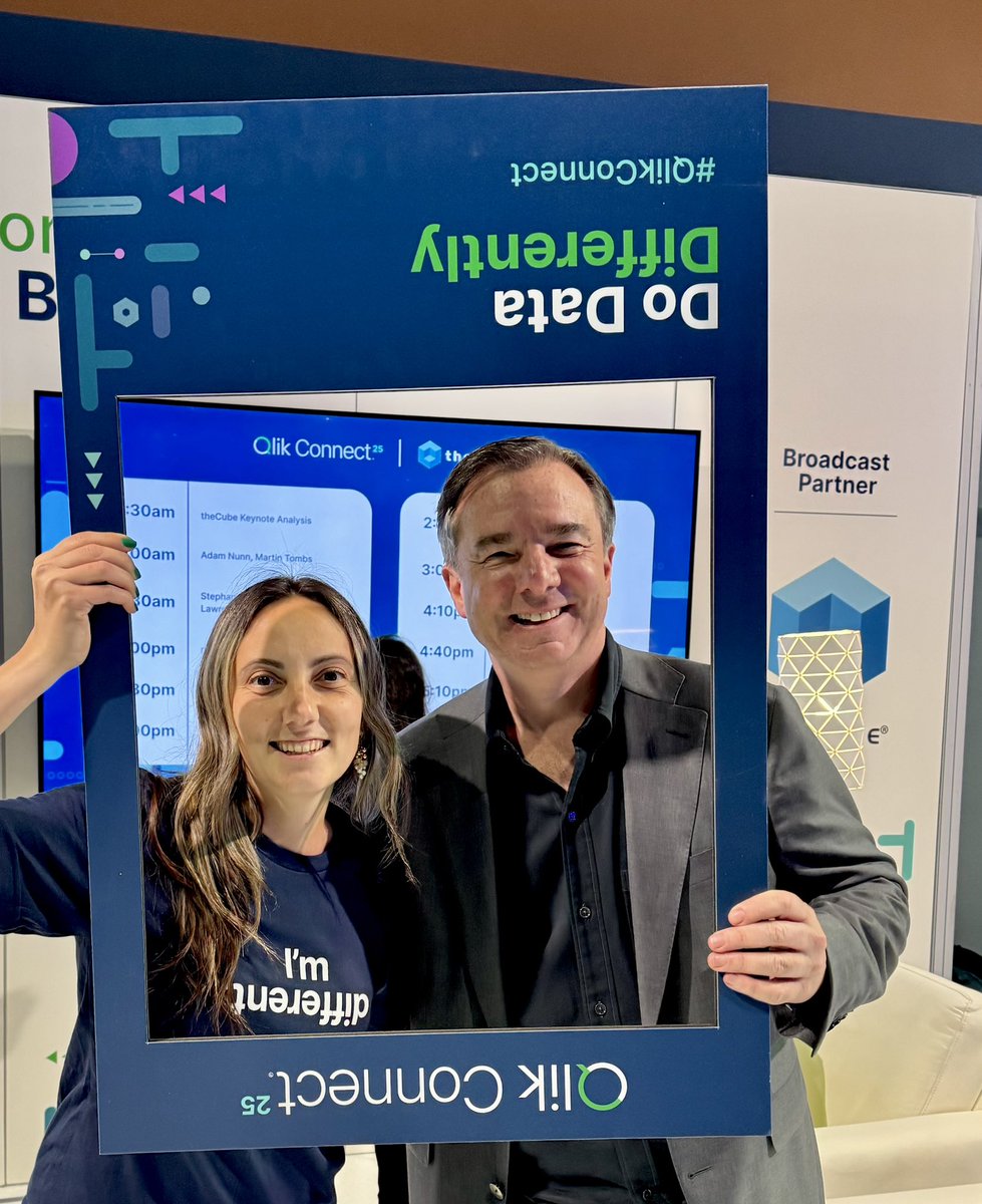 Kate Strachnyi ('DATAcated') (@datacated_) on Twitter photo At <a href="/qlik/">Qlik</a> they do data differently- it was great running into <a href="/MikeCapone/">Michael Capone</a> at #QlikConnect At <a href="/qlik/">Qlik</a> they do data differently- it was great running into <a href="/MikeCapone/">Michael Capone</a> at #QlikConnect
