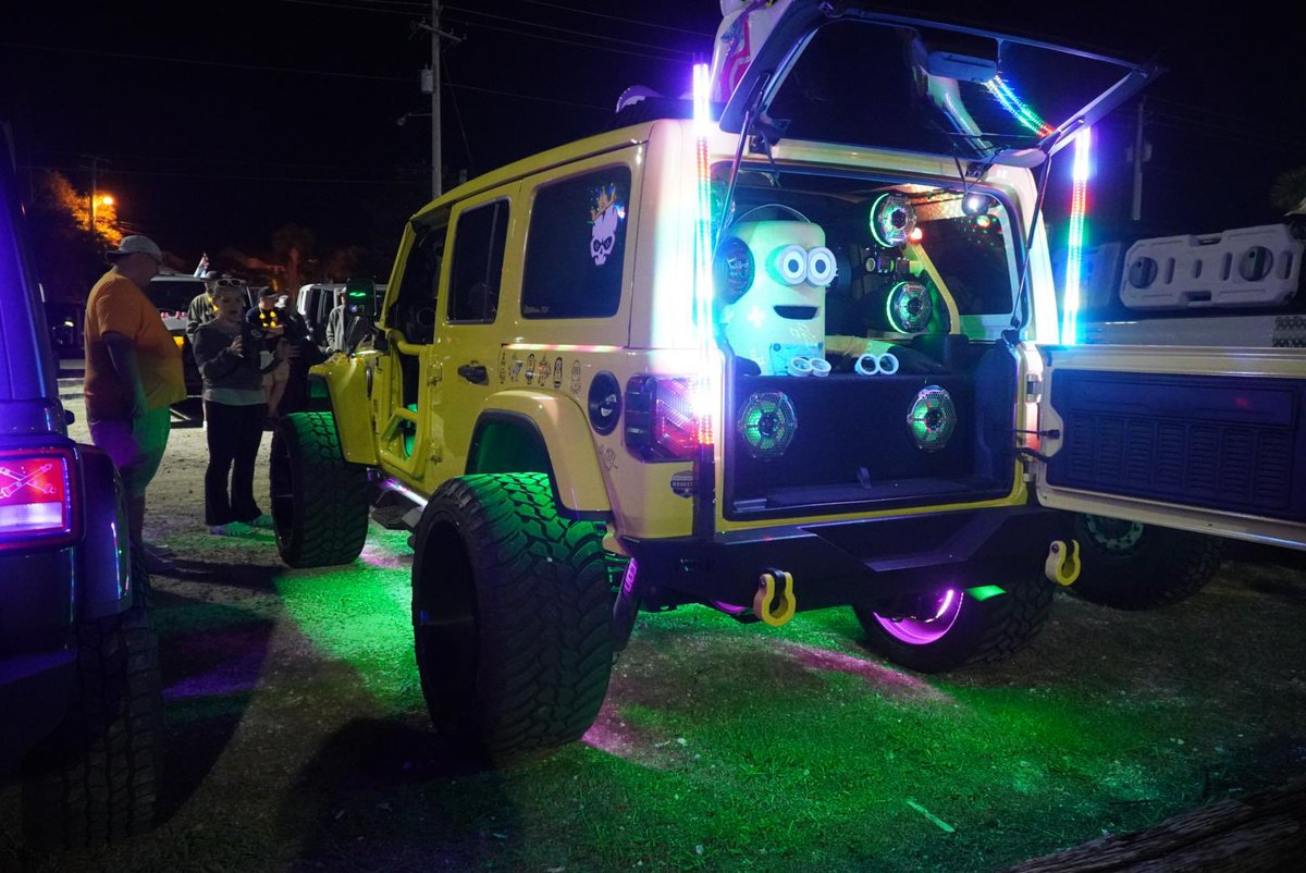 DS18Sound's tweet image. Took the #TopOff yesterday at Hammerhead Fred’s— #ToplessTuesday hits different with DS18 #OnDeck 🔊🌴

Fred's was filled with nothing but LOUD from #TEAMDS18! THIS is how you start Jeep Jam! 🚙💨

Catch #TEAMDS18 turning up all week long🎚️Let’s make this one for the books #PCB !