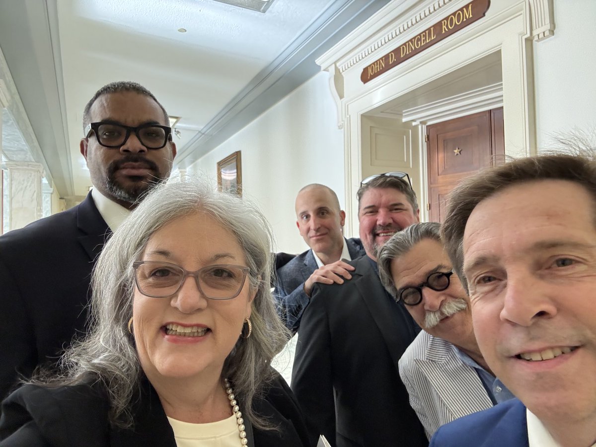 Brendan Thomas (@brendanathomas) on Twitter photo <a href="/RepChuck/">Chuck Fleischmann</a> thanks for stopping to talk with <a href="/internet4growth/">InternetForGrowth</a> small businesses in D.C. for National Small Business Week. Appreciate the time you took to learn how digital advertising and marketing fuels small biz growth in Tennessee! <a href="/RepChuck/">Chuck Fleischmann</a> thanks for stopping to talk with <a href="/internet4growth/">InternetForGrowth</a> small businesses in D.C. for National Small Business Week. Appreciate the time you took to learn how digital advertising and marketing fuels small biz growth in Tennessee!