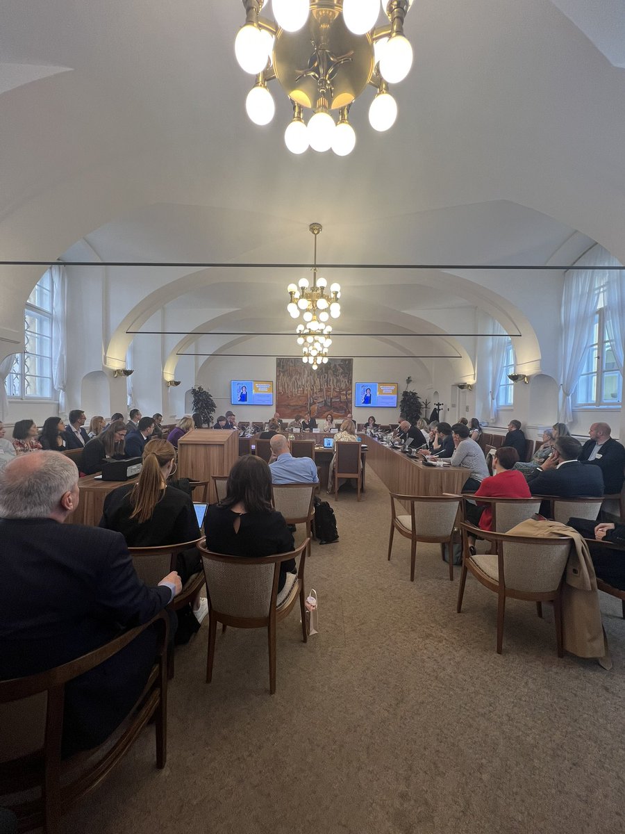 Lékárníci jsou připraveni zapojit se do poskytování dalších zdravotních služeb v lékárnách. 

Teď je řada na nás, zákonodárcích, abychom to změnou celé řady zákonů umožnili. 

Věřím, že se v příštím volebním období posuneme dále, poptávka ze strany pacientů i lékáren sílí.