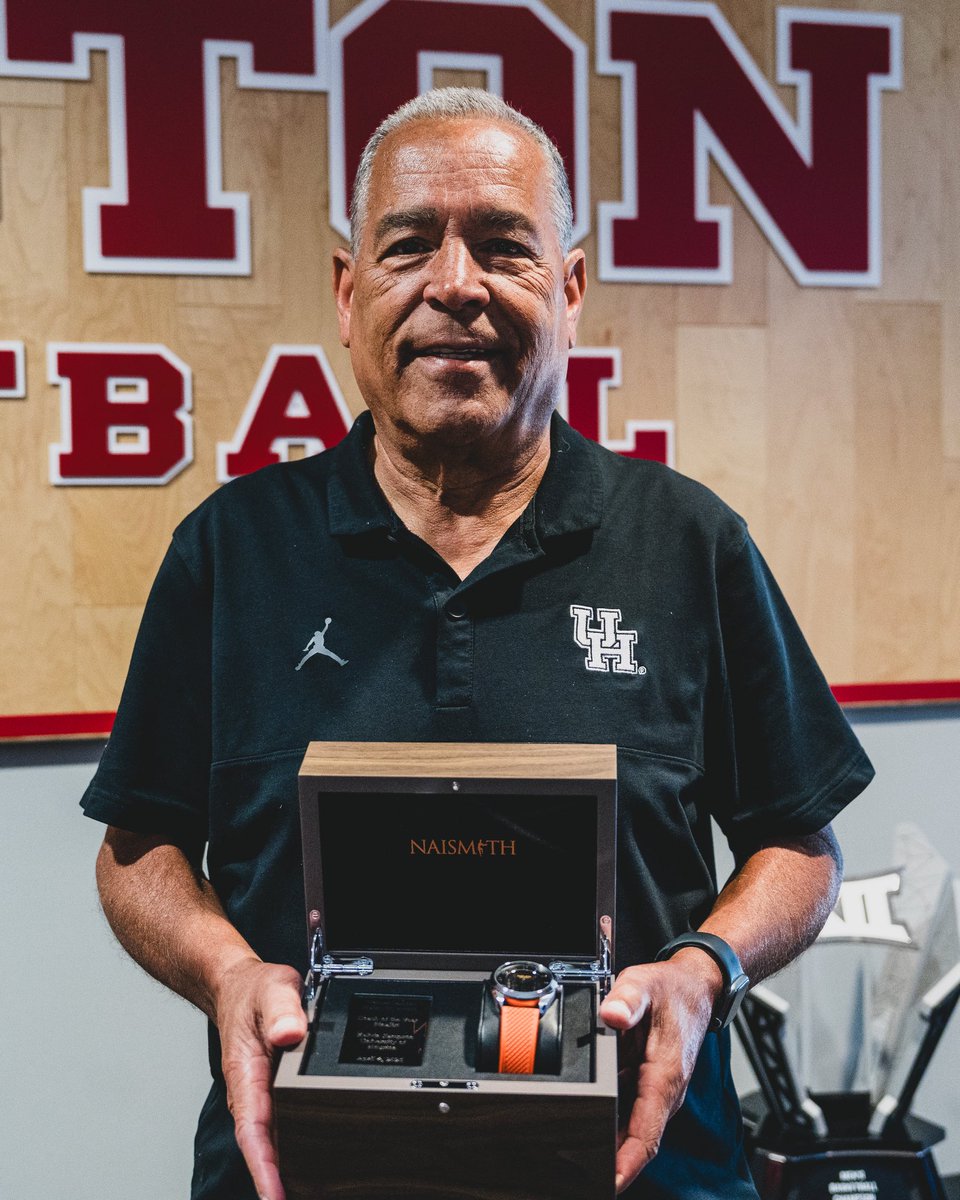 Naismith Awards (@naismithtrophy) on Twitter photo π π₯ππ πππ² π¨π π₯πππππ«π¬π‘π’π©, π‘π¨π§π¨π«ππ π’π§ ππ’π¦π.
We visited <a href="/UHCougarMBK/">Houston Men's Hoops π πΎ</a> to present Coach Kelvin Sampson with his exclusive Naismith Finalist timepiece β crafted and presented by <a href="/AxiaTimeLLC/">AXIA</a>.
Sampson was a finalist for our 2025 Werner Ladder Naismith π π₯ππ πππ² π¨π π₯πππππ«π¬π‘π’π©, π‘π¨π§π¨π«ππ π’π§ ππ’π¦π.
We visited <a href="/UHCougarMBK/">Houston Men's Hoops π πΎ</a> to present Coach Kelvin Sampson with his exclusive Naismith Finalist timepiece β crafted and presented by <a href="/AxiaTimeLLC/">AXIA</a>.
Sampson was a finalist for our 2025 Werner Ladder Naismith
