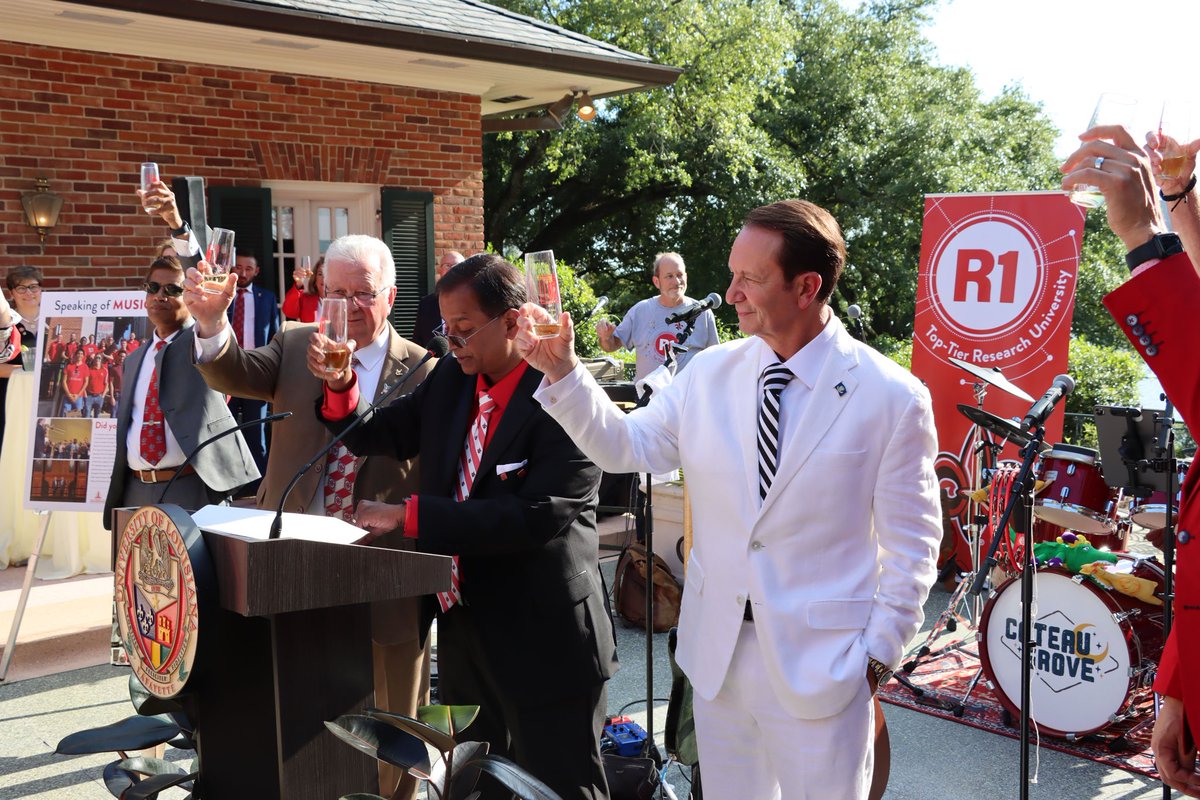 LAGovJeffLandry's tweet image. Congratulations to @ULLafayette on earning Carnegie’s prestigious R1 designation!

This R1 status places ULL in the top tier of research institutions in the Nation. This is a massive success for the University and our State, and I was honored to celebrate with school and…